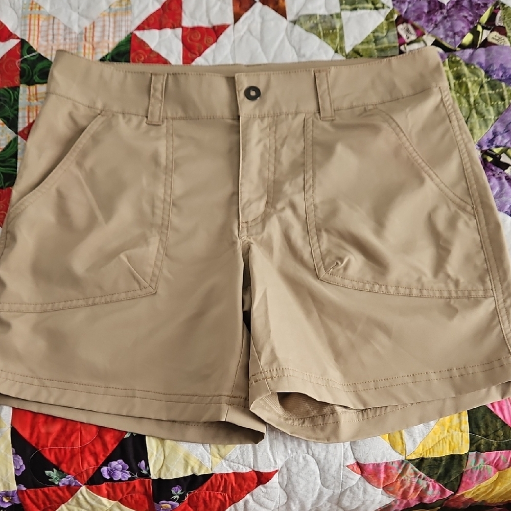 3/$18 Columbia Women's Cargo Shorts in Tan
